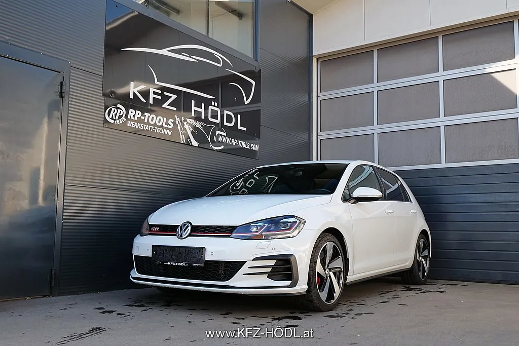 Volkswagen Golf GTI Performance 2,0 TSI DSG Image 1